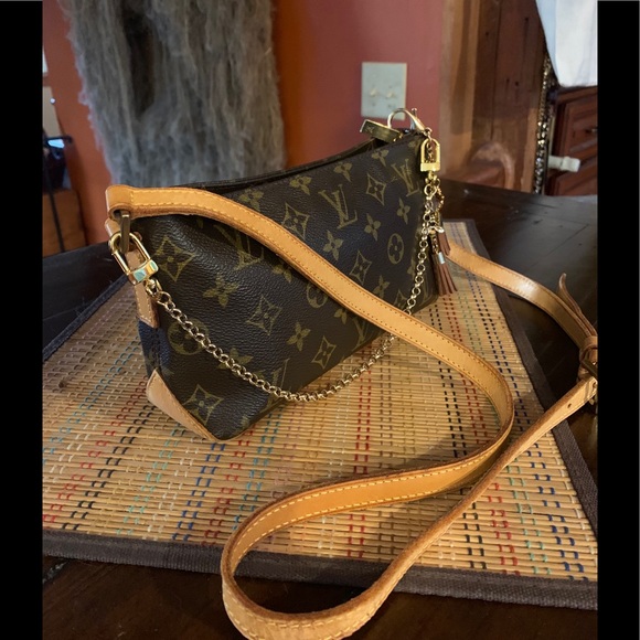 ❌SOLD❌🎄AUTH LV TROTTEUR HARD2 FIND TRENDY EUC🎄🎁 - Picture 4 of 14
